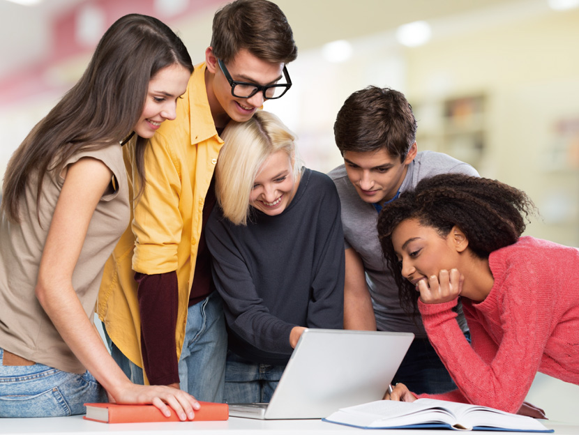 无镜片眼镜框时代 玩的就是“潮”